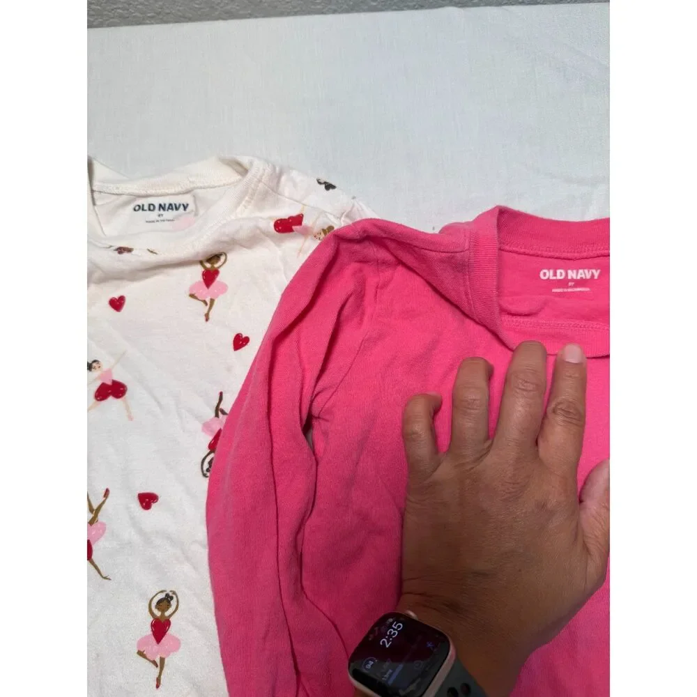 Girld Old Navy Long-Sleeve Tops Lot of 2- size 5T